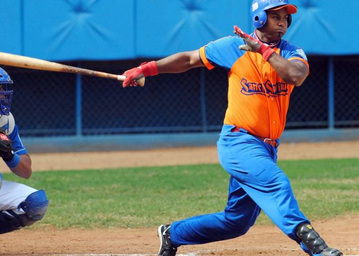 Yunier Mendoza, tercer espirituano en acumular dos mil jits. Foto: Ricardo López Hevia