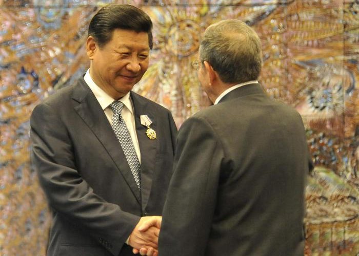 Ecuatorianos celebran derogación del Decreto 883