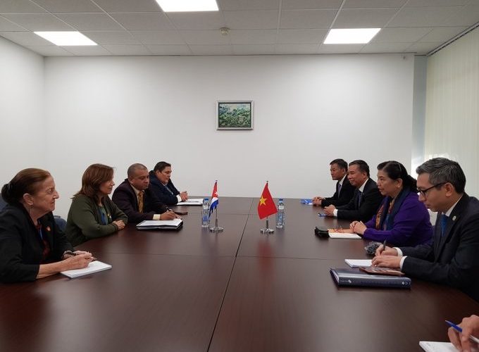 Fraternal encuentro entre delegaciones de Cuba y Vietnam Foto/ @AsambleaCuba