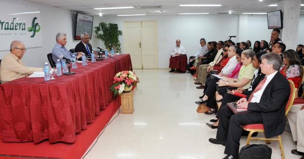 Presidente cubano asistió al balance anual del Ministerio de Justicia