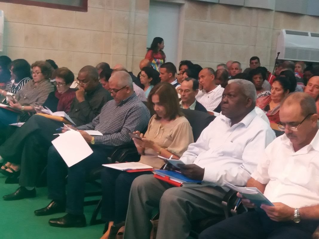 Esteban Lazo en la Asamblea Provincial del Poder Popular en Pinar