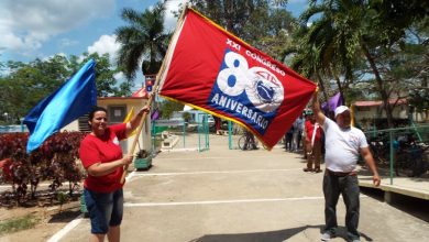 Recibe Sandino Bandera XXI Congreso de la Central de Trabajadores de Cuba
