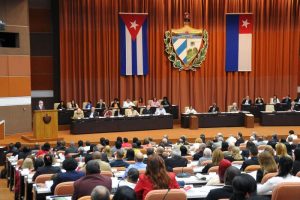 El socialismo, sistema que denigra el Gobierno de los Estados Unidos, lo defendemos porque creemos en la justicia social, en el desarrollo equilibrado y sostenible, expresó Raúl ante los diputados.