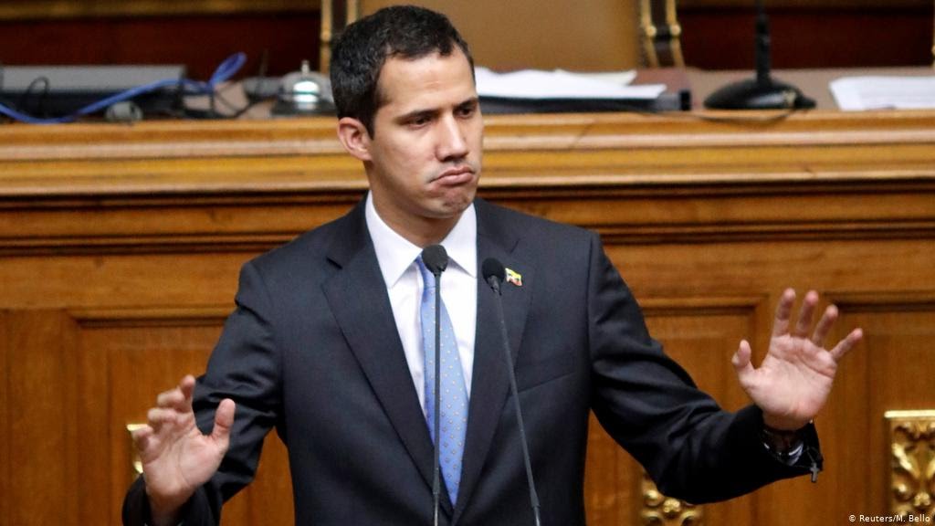 Asamblea Nacional Costituyente desafora a Juan Guaidó