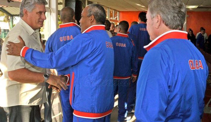 «Debemos aprovechar mejor la contratación de atletas, debemos aspirar a más, porque lo hecho hasta ahora no nos ha aportado lo esperado, sobre todo en el rendimiento en los equipos Cuba», dijo Díaz-Canel. Foto: Jose M. Correa