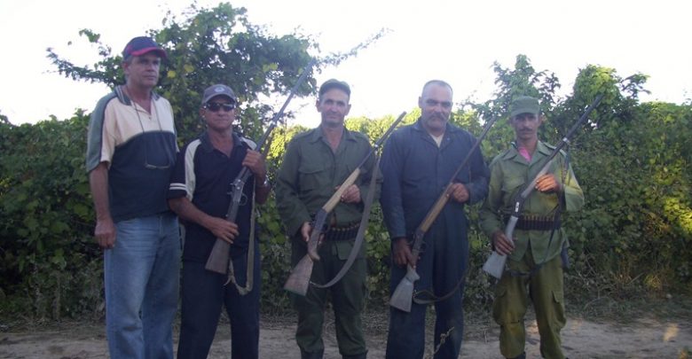 Miembros de la Federación Cubana de Caza Deportiva en Sandino