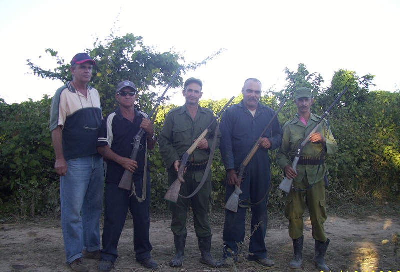 Miembros de la Federación Cubana de Caza Deportiva en Sandino