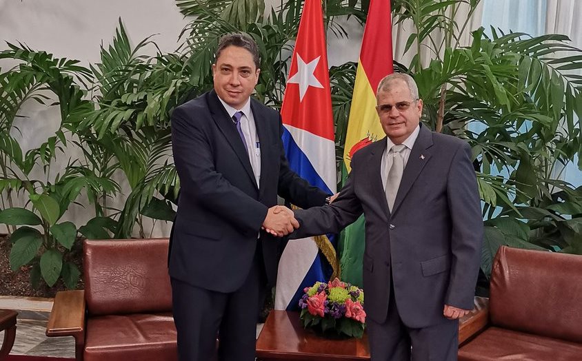 ministro Bolivia en Cuba