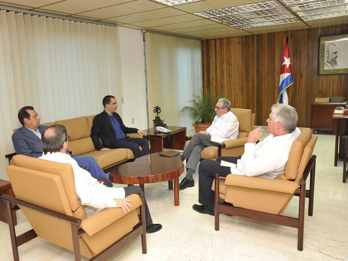 Recibieron Raúl y Díaz-Canel al Canciller de Venezuela