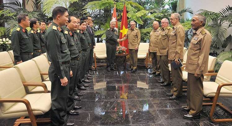 raúl recibe viceministro defensa vietnam