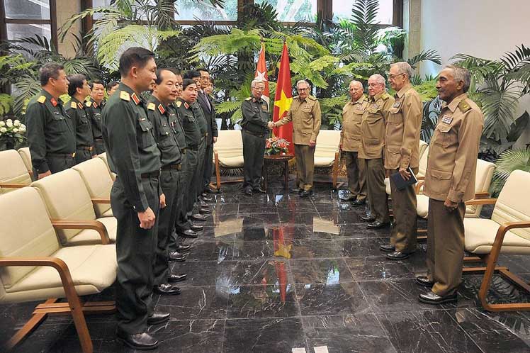 raúl recibe viceministro defensa vietnam