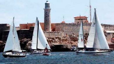 Regata en el Malecón habanero