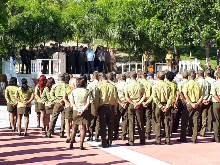 Raúl felicita Ministerio del Interior