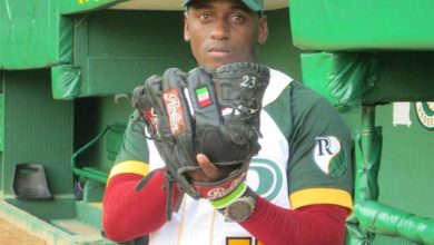 Yaifredo Domínguez lanzador ganador en jpartido de béisbol pinareño. Foto de Pepe Morejón Morejón