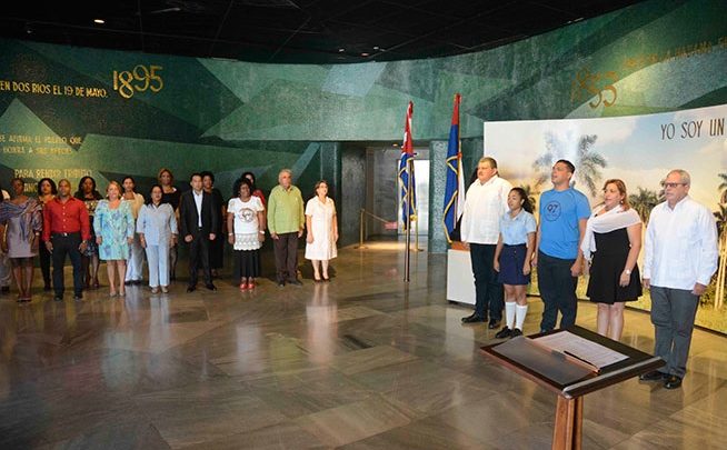Cada uno de sus siete integrantes tomaron posesión de sus cargos en una ceremonia efectuada en el Memorial José Martí.
