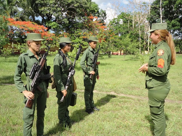 servicio militar voluntario femenino