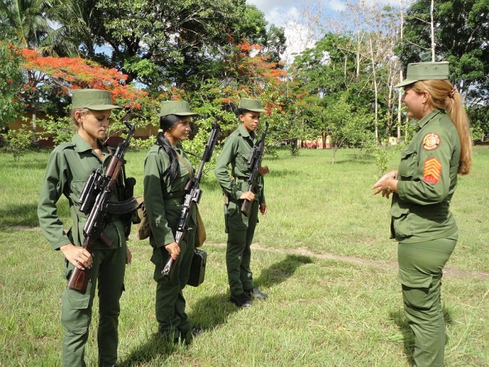 servicio militar voluntario femenino