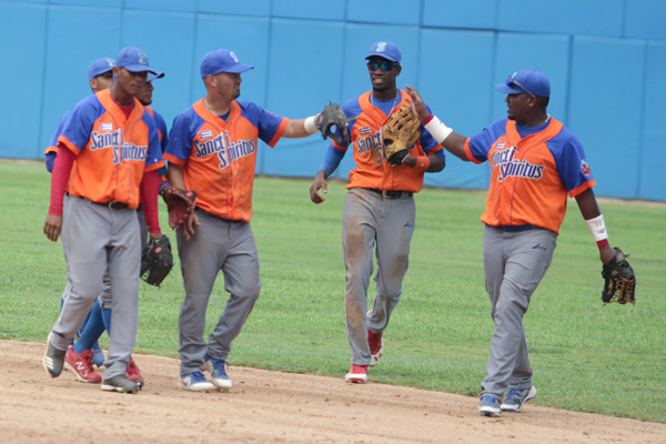 Sancti Spíritus inicia ganando la serie de comodines