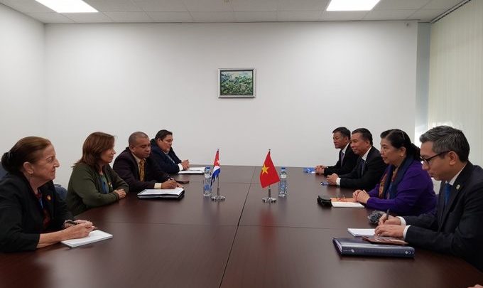 Fraternal encuentro entre delegaciones de Cuba y Vietnam Foto/ @AsambleaCuba