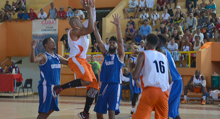 TNA es la antesala de lascompeticiones de la Liga Superior de Baloncesto (en la foto)