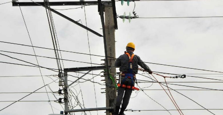 Toma medidas encaminadas al ahorro energético Organización Básica eléctrica en Sandino