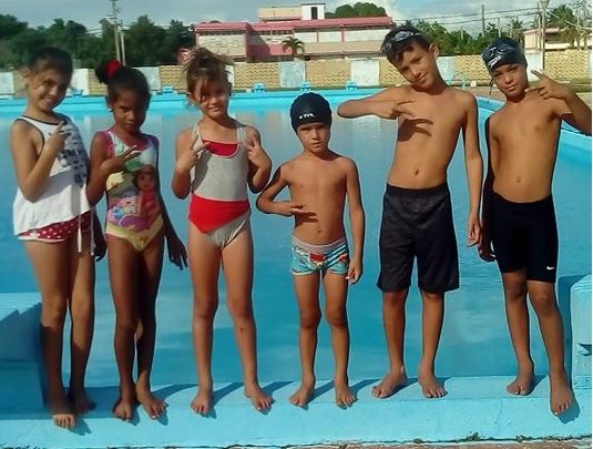 Atletas de Natación Artística y Clavado en la categoría pioneril del municipio Sandino