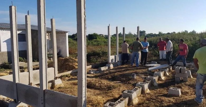 Trabaja la brigada número 2 de obras varias del MICONS en Sandino en la construcción de viviendas