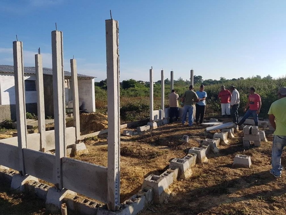 Trabaja la brigada número 2 de obras varias del MICONS en Sandino en la construcción de viviendas