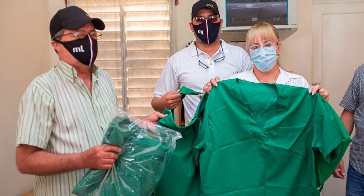 Donan conjuntos sanitarios a personal médico del hospital León Cuervo Rubio en Pinar del Río