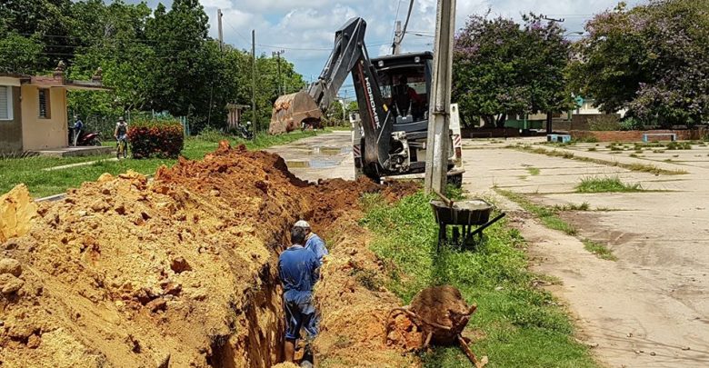 Acometen labores en red sanitaria trabajadores de Acueducto y Alcantarillado en Sandino