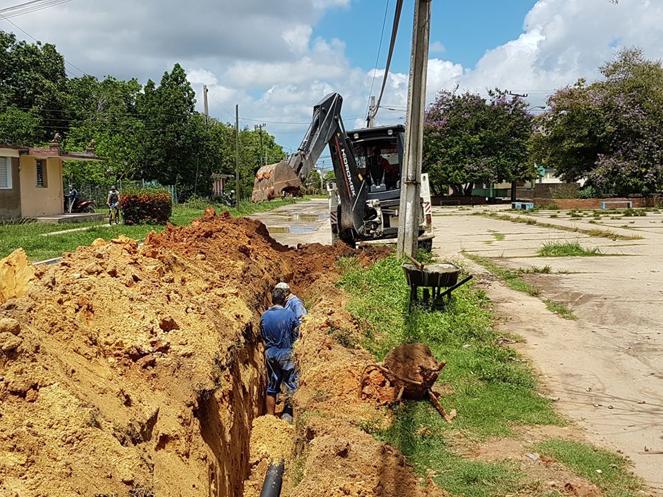 Acometen labores en red sanitaria trabajadores de Acueducto y Alcantarillado en Sandino