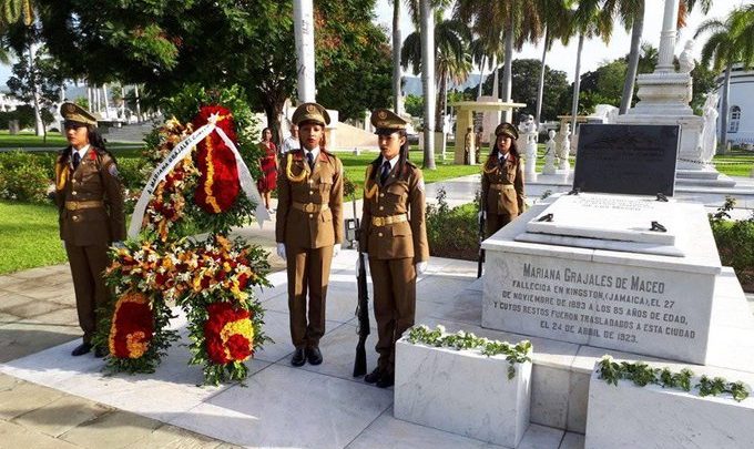 tributo madre de la patria mariana