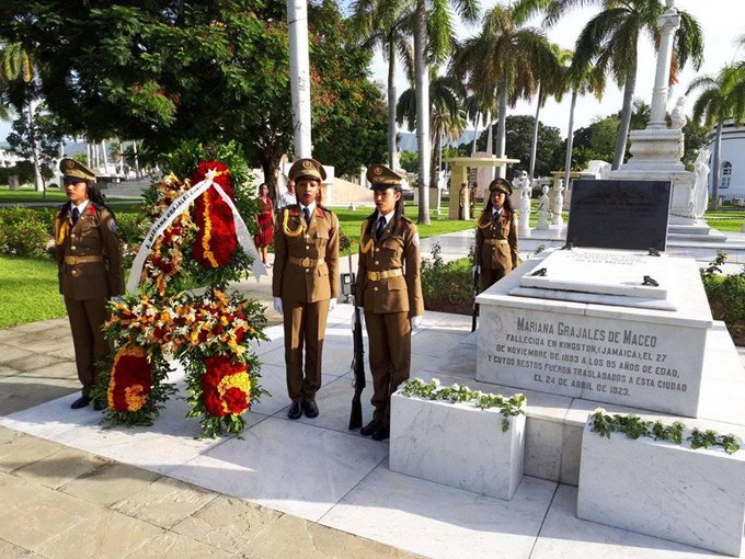 tributo madre de la patria mariana