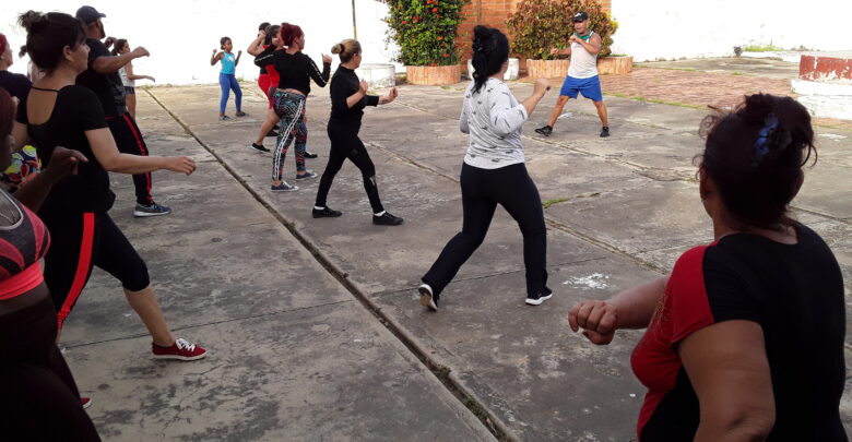 Reinicia en Sandino actividad de bailoterapia