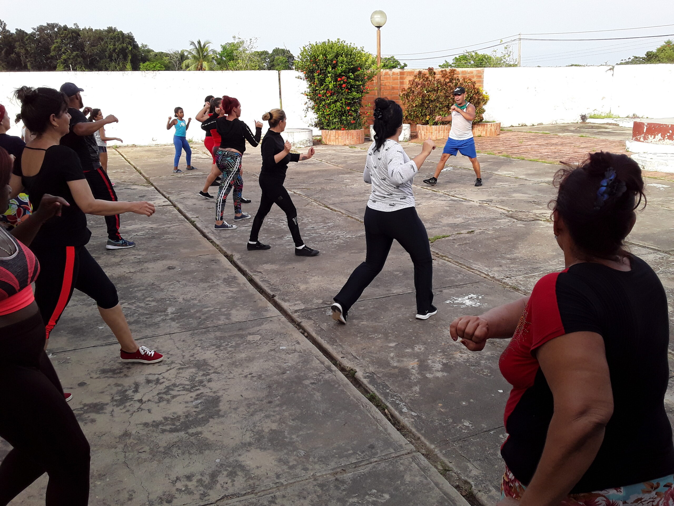 Reinicia en Sandino actividad de bailoterapia