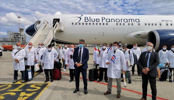 Vuela de regreso a Cuba la primera brigada médica que combatió la COVID-19 en Italia