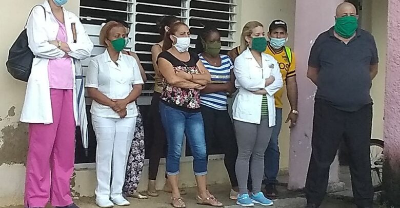 Saludan Día de la Rebeldía Nacional trabajadores del hospital Augusto César Sandino