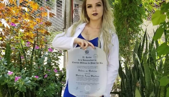 Tuti ya tiene diploma de graduada