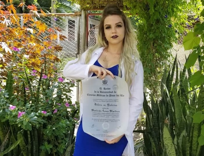 Tuti ya tiene diploma de graduada