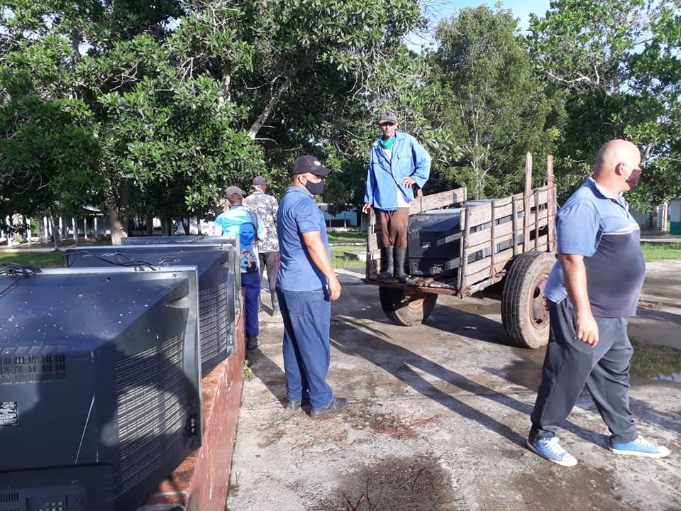 Protegen recursos materiales en Seminternado de Sandino ante proximidad de Laura