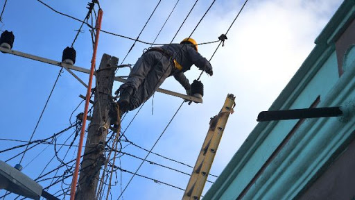 Cuantifican daños en redes eléctricas tras el paso de Laura en Sandino