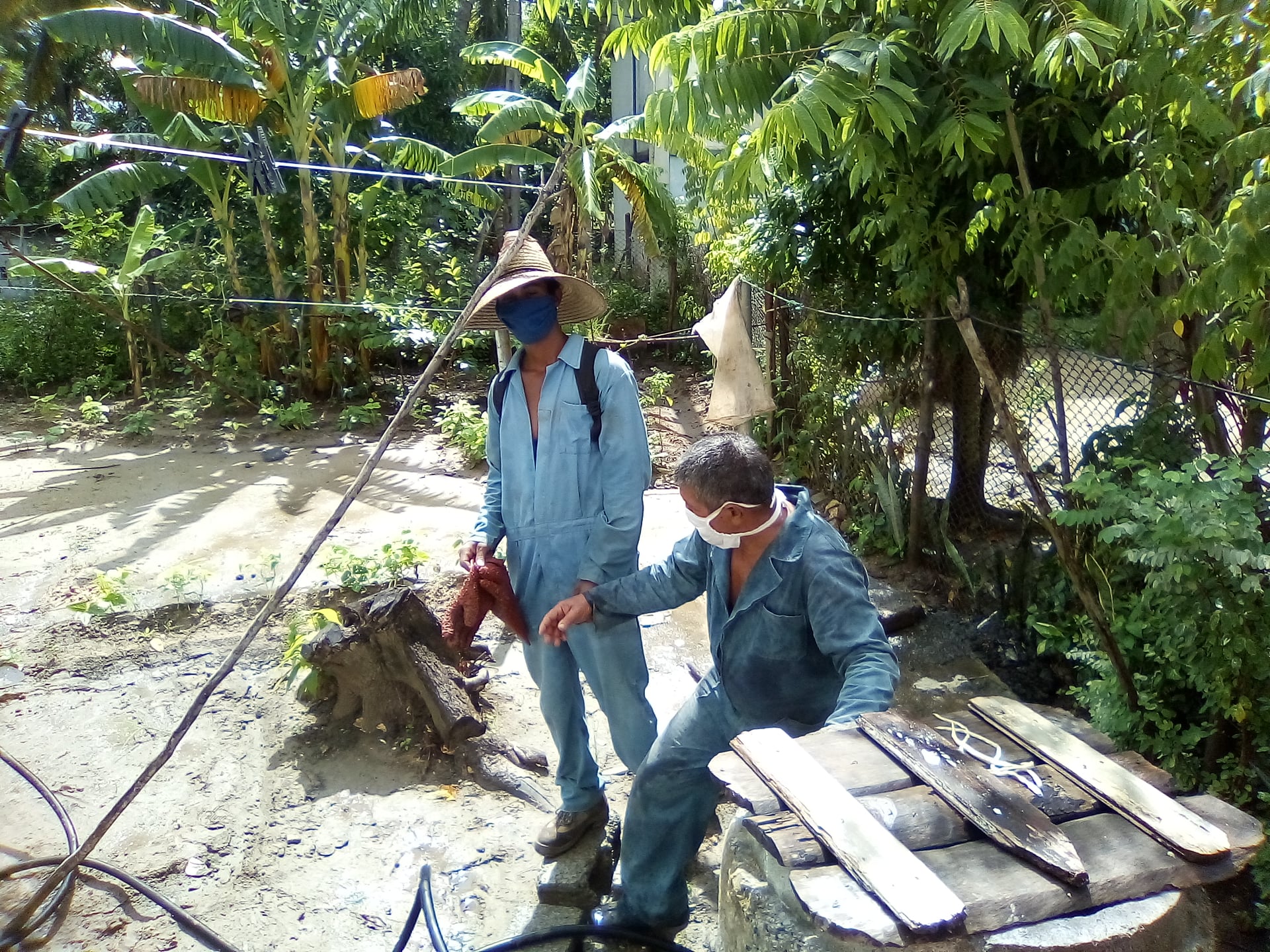Brigada de mantenimiento de acueducto y alcantarillado de Sandino en plena faena