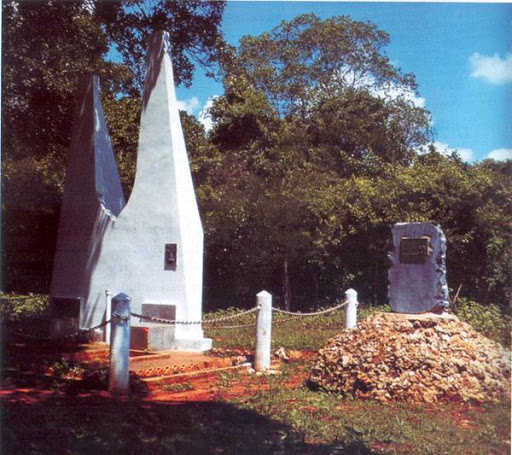 Monumento en Puerta de la Güira