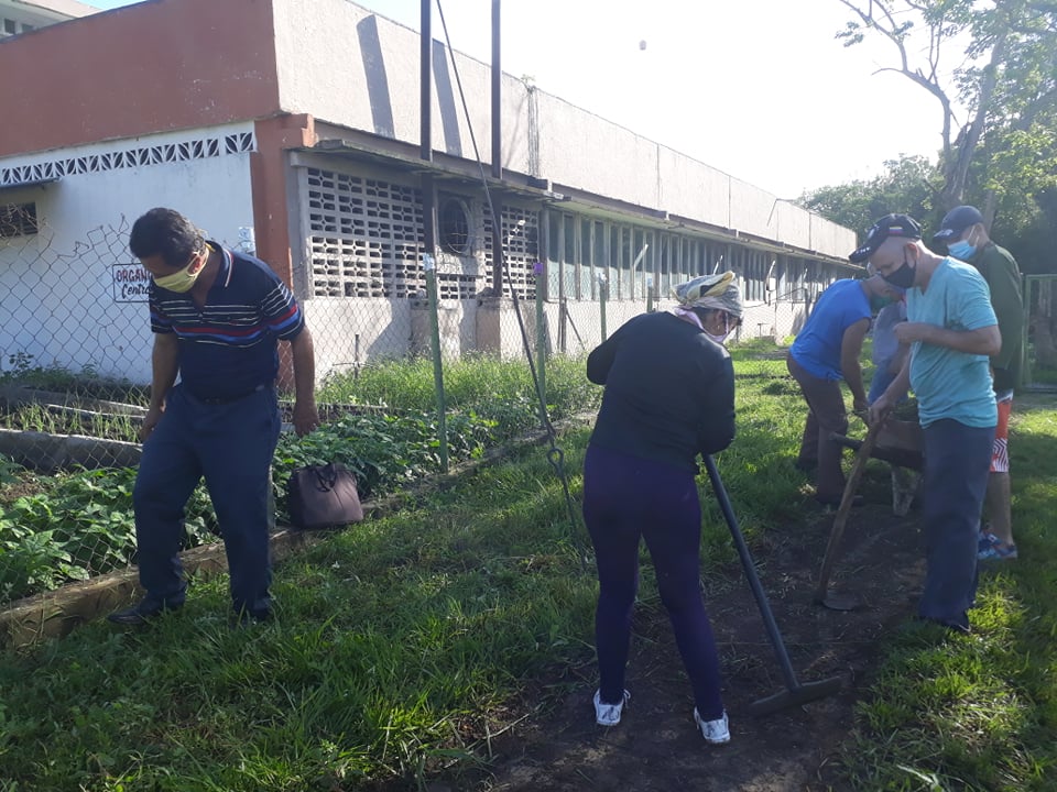 Impulsan labores de higienización trabajadores del sector de Educación
