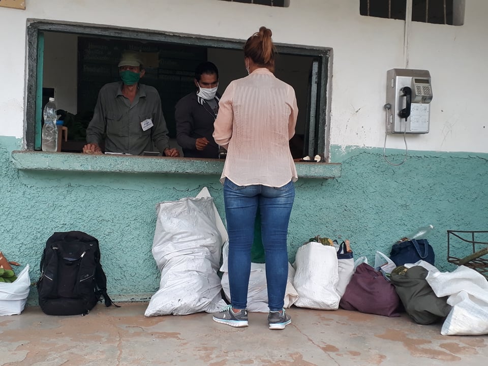 Garantiza venta a la población mediante servicio de mensajería establecimiento "La Naranja" en Sandino