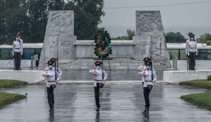 Siempre fieles a las ideas y el ejemplo del Titán de Bronce