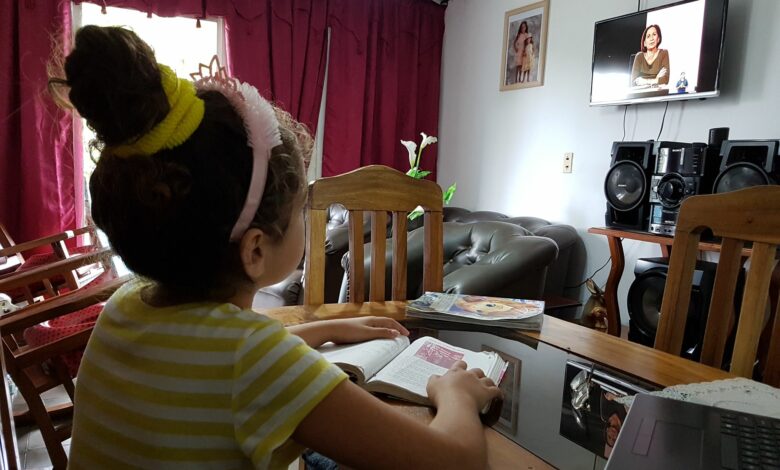 Clases televisivas en Sandino, una opción que se aprovecha