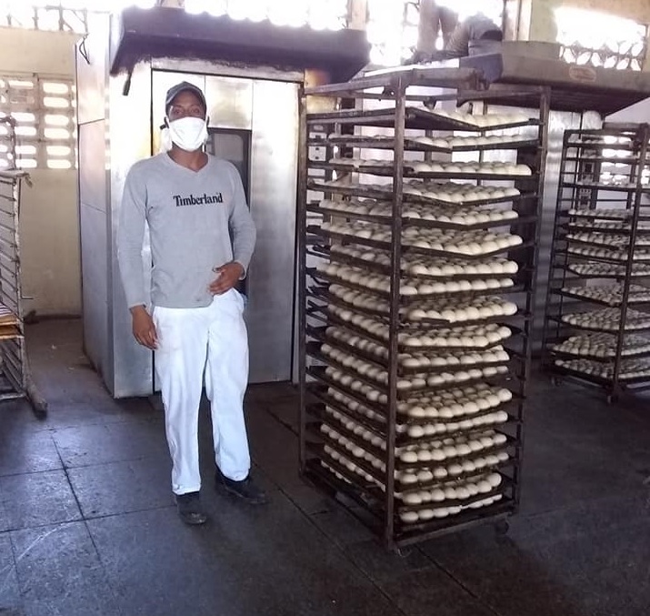 Del pan y algo más
