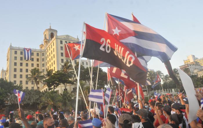 Díaz-Canel: Al lado del pueblo, con el pueblo y por el pueblo, sigue estando la Revolución cubana
