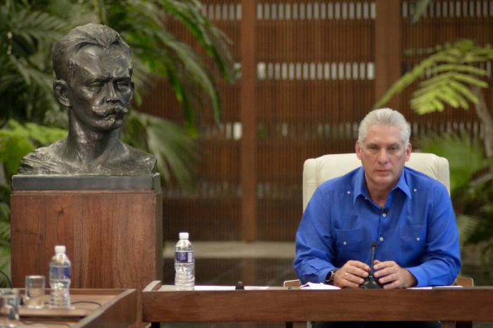 Miguel Díaz-Canel Bermúdez, compareció ante la prensa